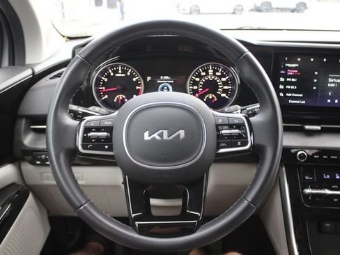 Used 2024 Kia Carnival EX FWD image 15