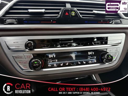 Used 2021 BMW 750i xDrive w/ Luxury Rear Seating Package image 17