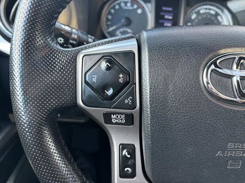 Used 2016 Toyota Tacoma Limited image 33