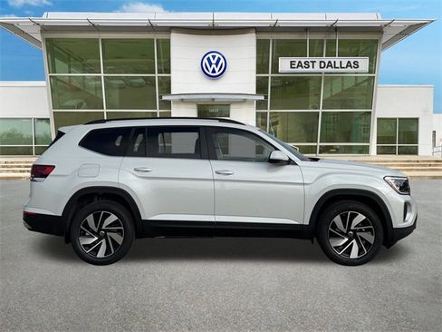 New 2026 Volkswagen Atlas SE image 2