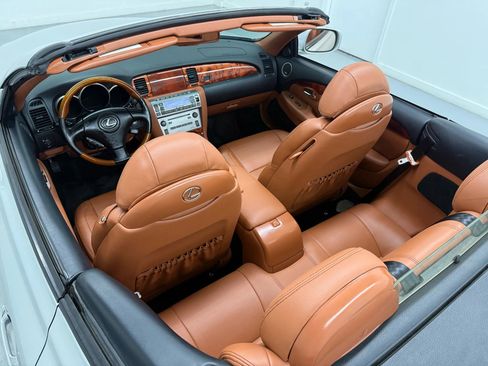 Used 2010 Lexus SC 430 Convertible image 16