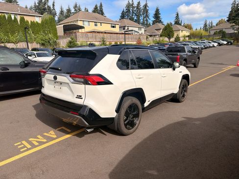 Used 2019 Toyota RAV4 XSE AWD/4WD image 4