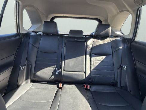 Used 2021 Toyota RAV4 XLE Premium image 26