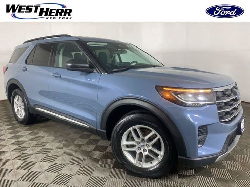 Used 2025 Ford Explorer Active AWD/4WD image 1