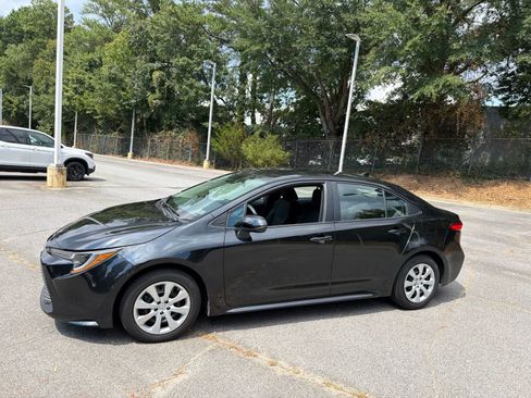 Used 2022 Toyota Corolla LE FWD image 5