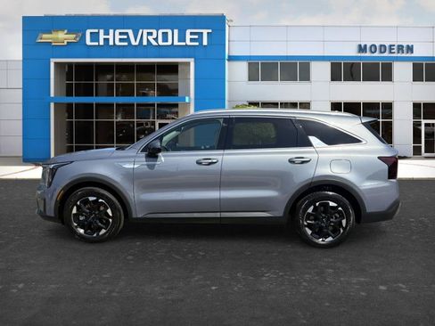Used 2025 Kia Sorento S w/ Panoramic Sunroof Package FWD image 2