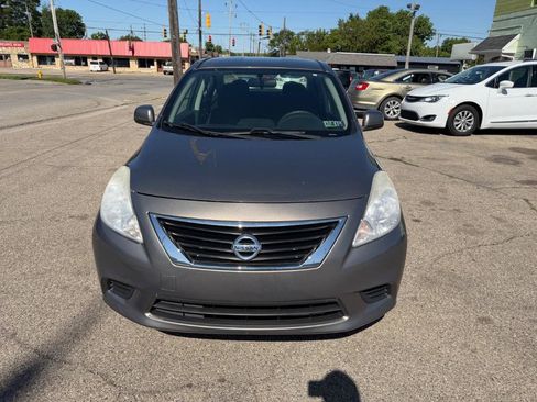 Used 2013 Nissan Versa SV FWD image 2