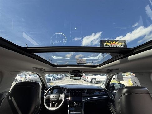 Used 2022 Jeep Grand Cherokee Limited 4xe w/ Luxury Tech Group II image 33