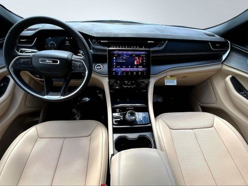 New 2025 Jeep Grand Cherokee Limited w/ Luxury Tech Group II image 5