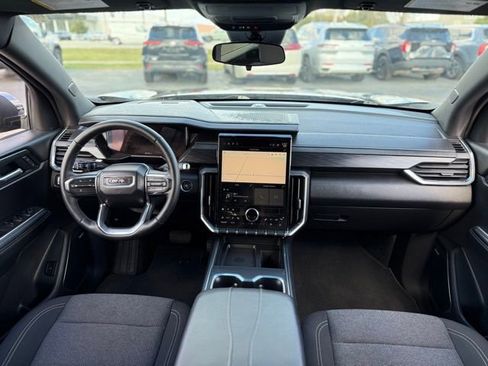 Used 2025 GMC Acadia Elevation image 3