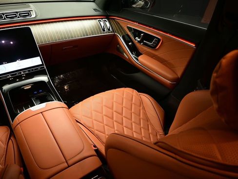 Used 2023 Mercedes-Benz S 580 4MATIC Sedan w/ AMG Line image 14