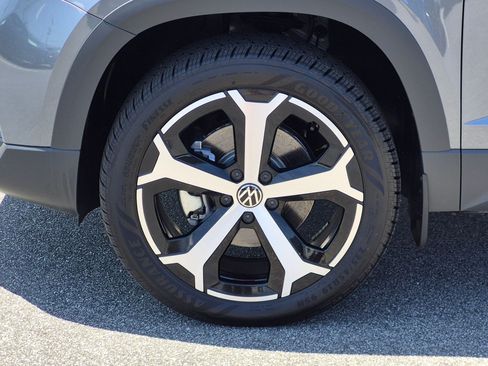 Used 2026 Volkswagen Taos SEL AWD/4WD image 10