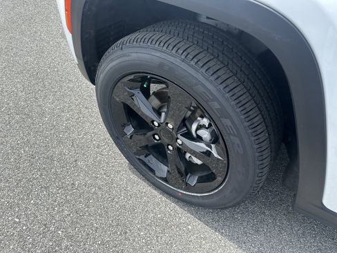 Used 2023 Jeep Grand Cherokee Altitude image 12