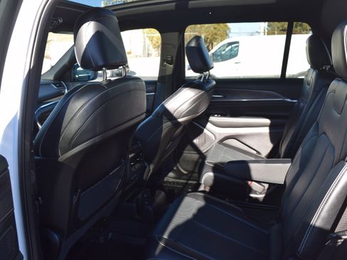 Used 2024 Jeep Grand Cherokee L Overland image 8