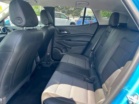 Used 2025 Chevrolet Trax LT w/ Driver Confidence Package FWD image 16