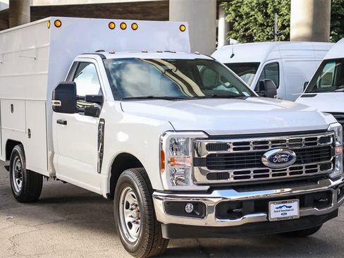 New 2026 Ford F350 XL w/ XL Chrome Package image 3
