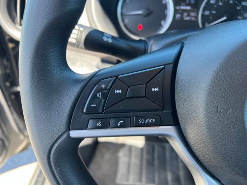 Used 2018 Nissan Kicks S FWD image 40