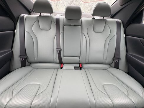 Used 2025 Hyundai Elantra Limited image 37