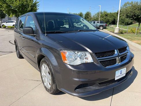 Used 2016 Dodge Grand Caravan American Value Package FWD image 2