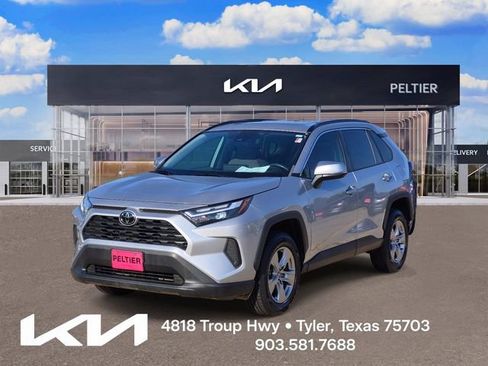 Used 2022 Toyota RAV4 XLE w/ Convenience Package FWD image 4