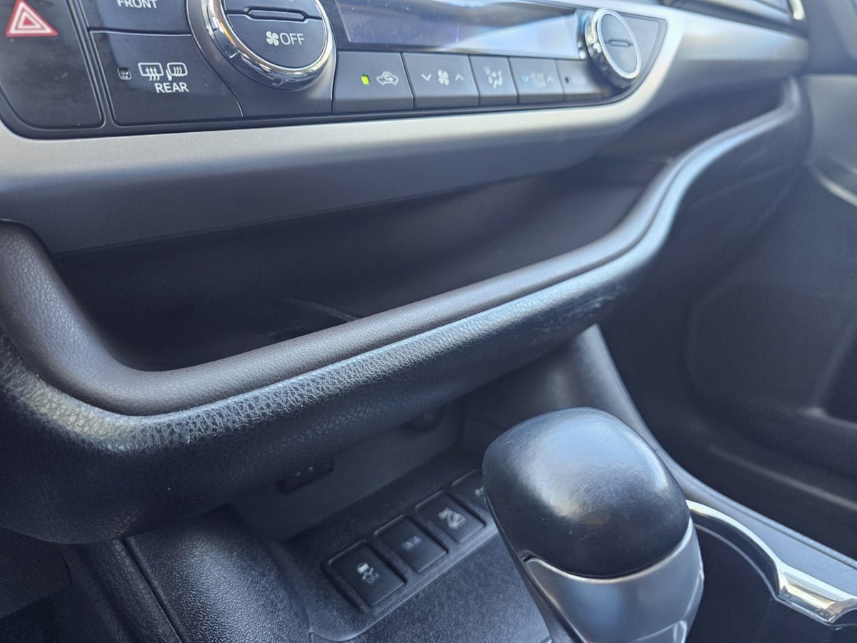 Used 2016 Toyota Highlander XLE AWD/4WD image 21