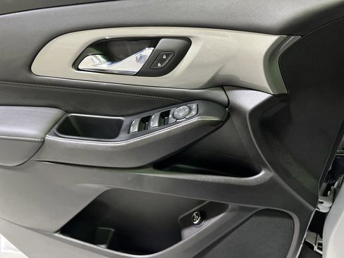 Used 2023 Chevrolet Traverse LT image 25