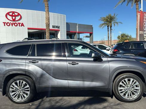 Used 2023 Toyota Highlander Platinum image 8