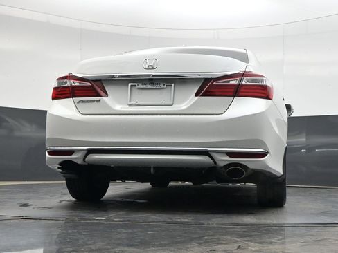 Used 2017 Honda Accord EX image 29