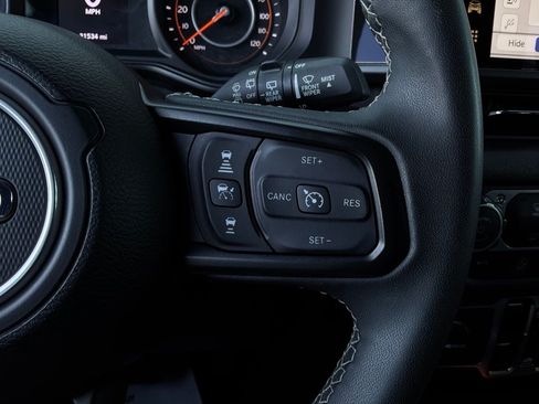 Used 2025 Jeep Wrangler Unlimited Sport AWD/4WD image 33