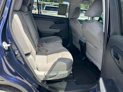 Used 2022 Toyota Highlander L FWD image 26
