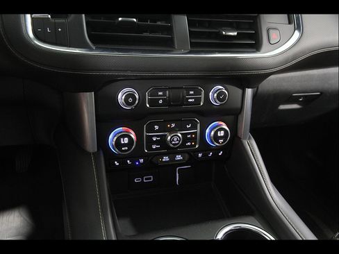 Certified 2023 GMC Yukon XL SLT AWD/4WD image 16