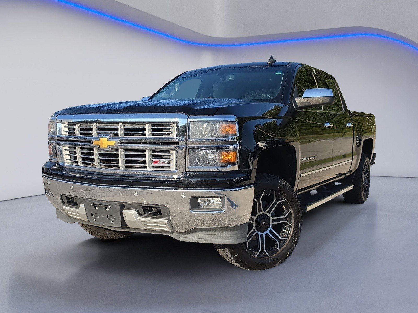 Used 2015 Chevrolet Silverado 1500 LTZ Z71 w/ LTZ Plus Package AWD/4WD image 2