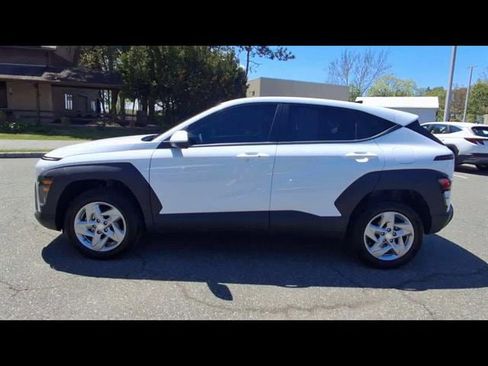 Certified 2025 Hyundai Kona SE AWD/4WD image 5