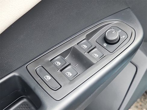 New 2025 Volkswagen Taos SEL image 18