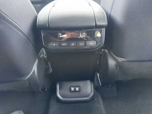 Used 2020 Toyota Highlander L image 42