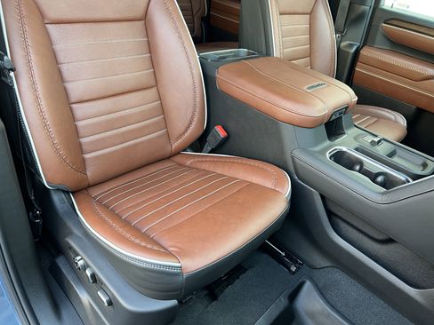 Used 2025 GMC Sierra 3500 Denali Ultimate image 25