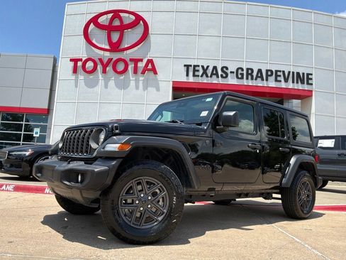 Used 2025 Jeep Wrangler Unlimited Sport AWD/4WD image 2