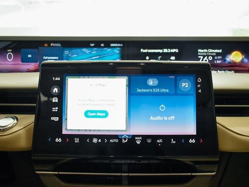 Used 2025 Lincoln Nautilus Premier AWD/4WD image 22