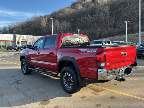 Certified 2018 Toyota Tacoma TRD Off-Road image 9