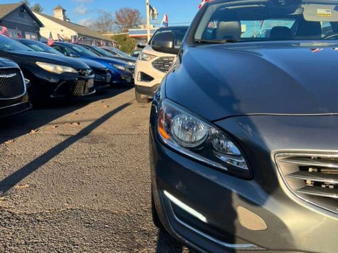 Used 2017 Volvo S60 T5 Inscription w/ Convenience Package image 2