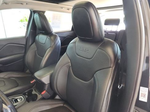 Used 2021 Jeep Cherokee Limited w/ Elite Package AWD/4WD image 16