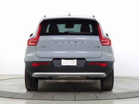 Certified 2025 Volvo XC40 B5 Core image 8