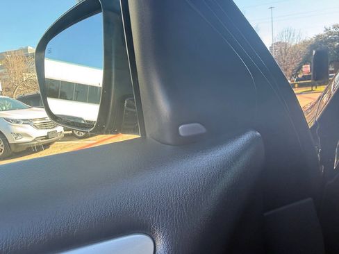 Used 2019 Nissan Pathfinder SL FWD image 39