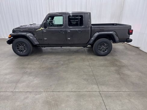 New 2025 Jeep Gladiator Sport image 30