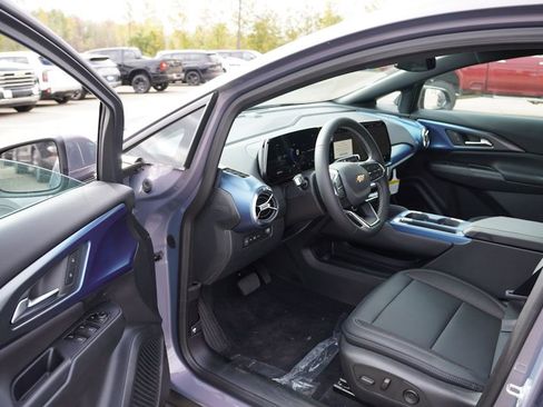 New 2026 Chevrolet Equinox EV LT AWD/4WD image 10