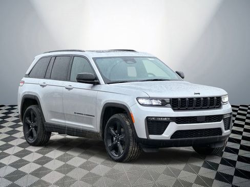 New 2026 Jeep Grand Cherokee Limited w/ Limited Altitude Package image 4