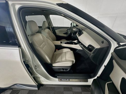 Used 2023 Nissan Rogue SL w/ SL Premium Package FWD image 32