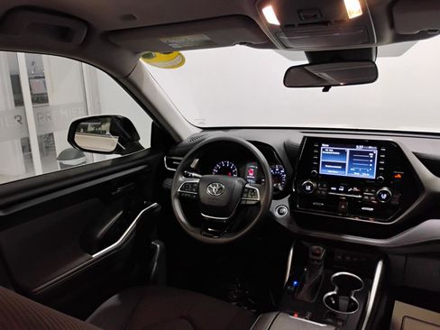Used 2021 Toyota Highlander L image 78