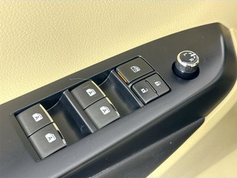 Used 2016 Toyota Highlander Limited image 31