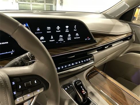 Used 2023 Cadillac Escalade ESV Sport Platinum w/ LPO, ONYX Package image 18